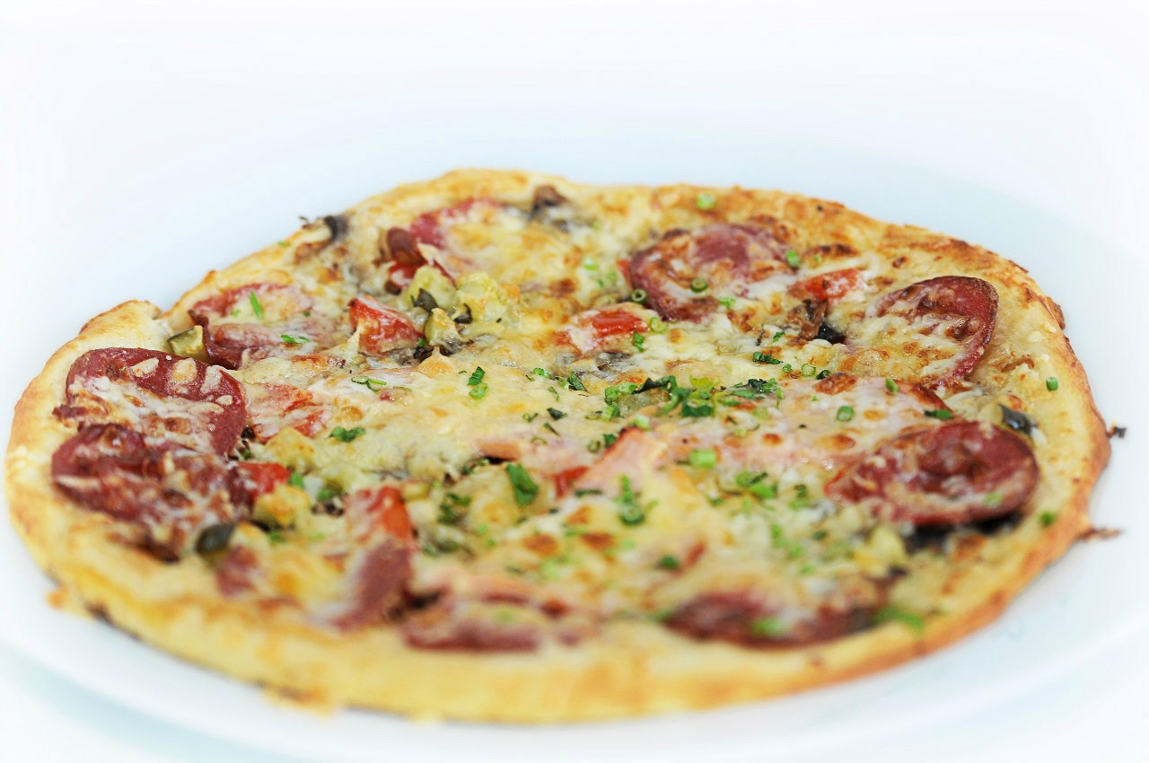 Красивая пицца. Приготовление пиццы. Санта фе пятигорск пицца. Пицца в америке. Часы пицца.