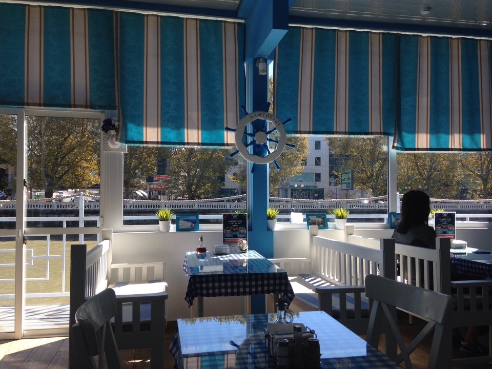 Чайковского, 3а, микрорайон заречный, сочи фото. Санторини ул чайковского 3а микрорайон гагарина. Сувлачная санторини на макаренко. Сувлачная санторини на макаренко. Санторини сочи кафе чайковского.