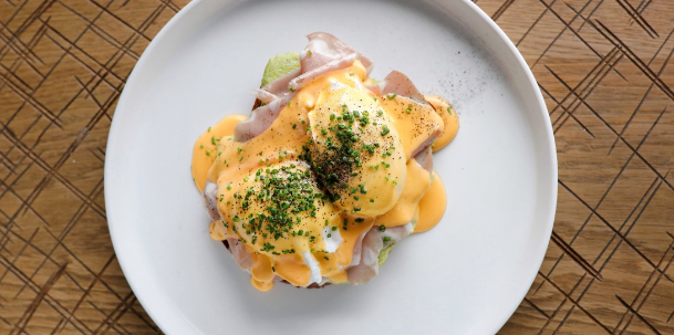 Завтрак счастливых людей: яйца с васаби и семгой | Новости кулинарии